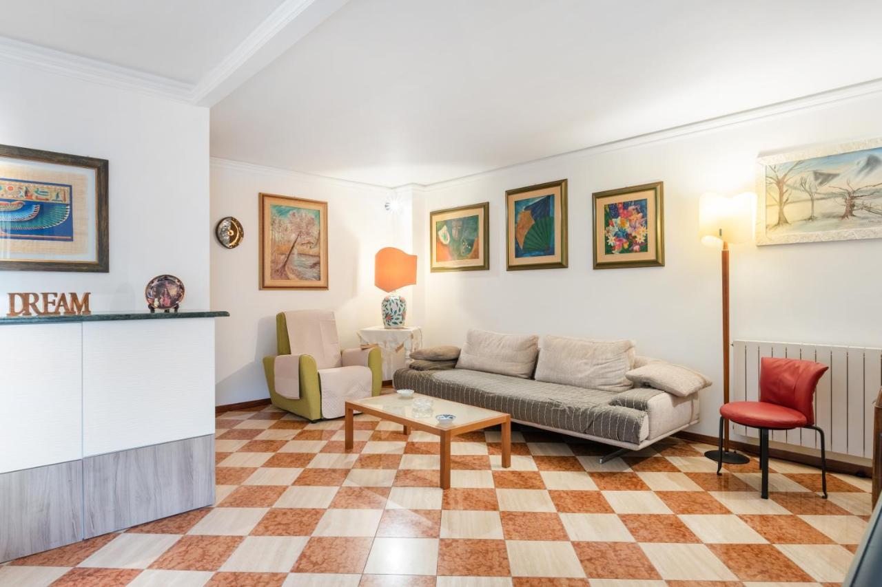 Via Etnea Cozy Apartment With Balcony Aeroporto di Catania Fontana Rossa Esterno foto